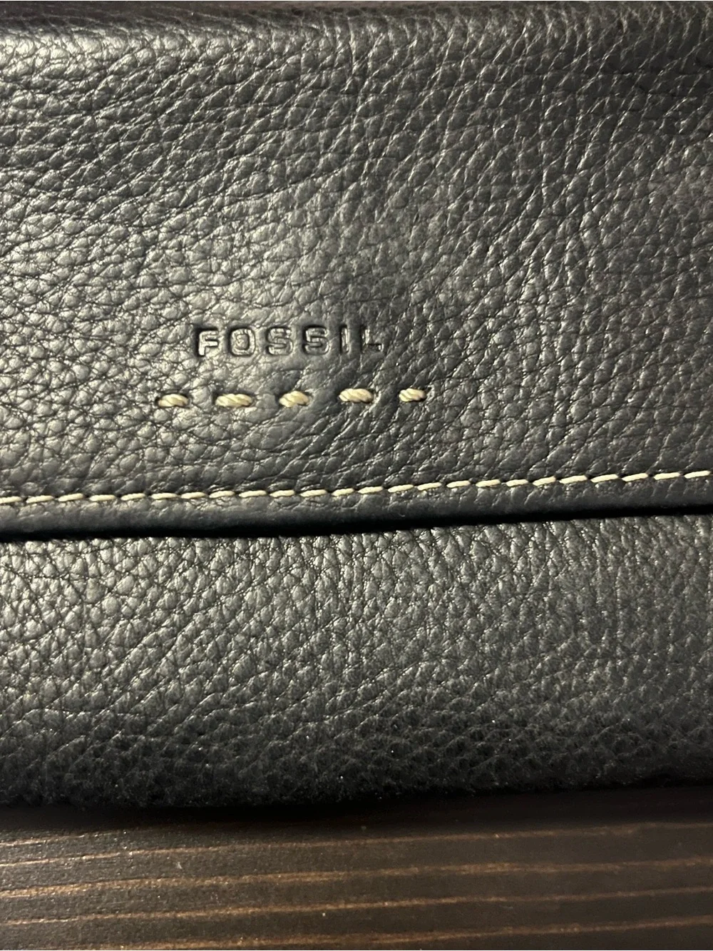 EUC Fossil Black Pebbled Leather Trifold Wallet Contrast Stitching